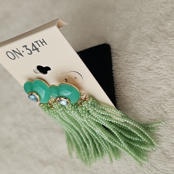NWT On 34th St Patrick's Day Crystal Heart & Beaded Fringe Drop Earrings Green - Picture 4 of 7